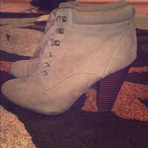 Ankle high heeled booties